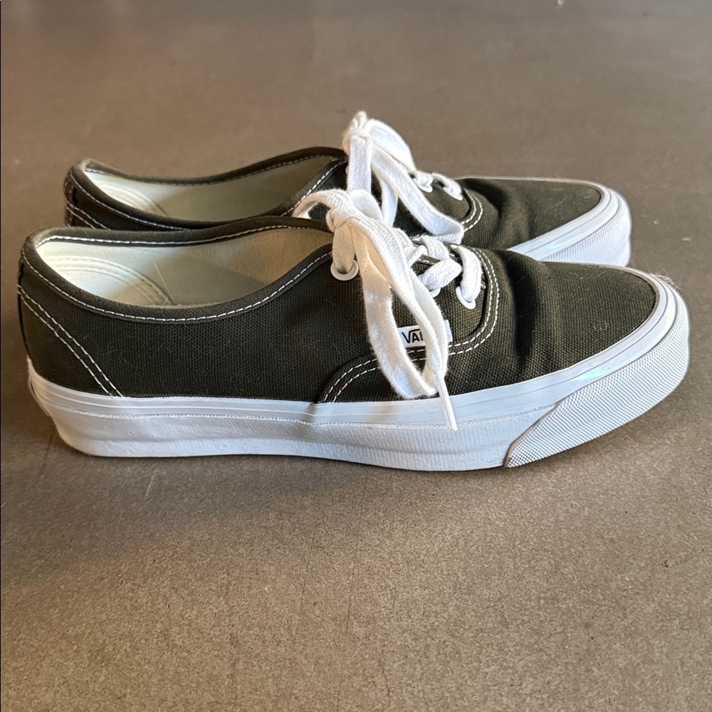 Vans - Picture 2 of 5